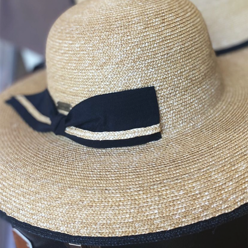 chapeau femme Maroquinerie-Chapellerie Villeneuvoise<br />
